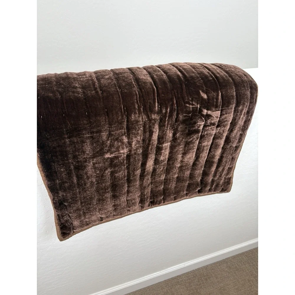 Pottery‎ Barn 20 x 26 Velvet Handcrafted ONE Box Stitch Sham in Mocha